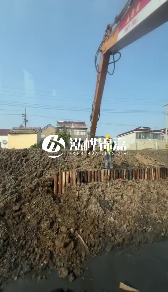 南陽挖機(jī)打木樁專業(yè)施工-打防汛木樁時選用多粗的木樁為宜？