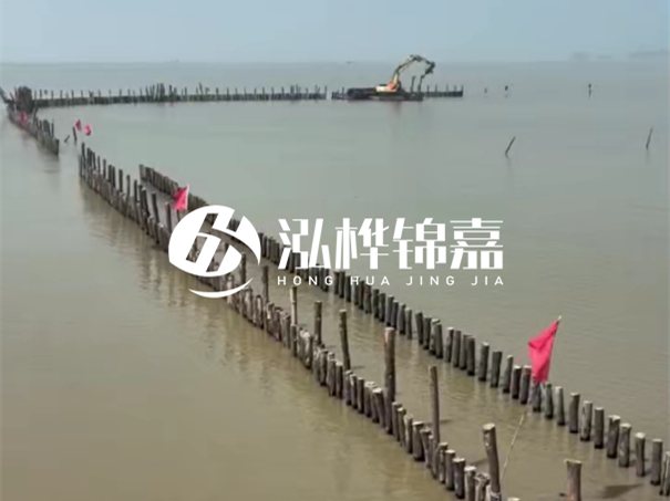 河道護(hù)坡打樁對(duì)河岸保護(hù)有何作用？河道松木樁水面需要預(yù)留多長(zhǎng)？