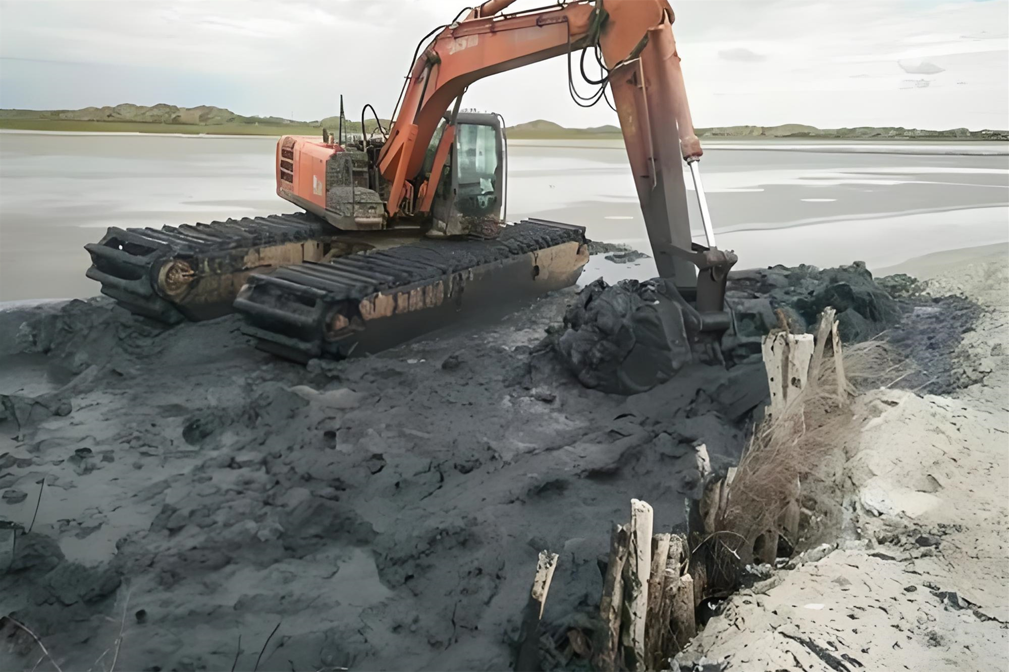 淮南水挖清淤團(tuán)隊(duì)泓樺錦嘉 - 小型水挖清淤適合鄉(xiāng)村溝渠作業(yè)嗎？