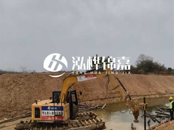 松木樁批發(fā)廠家泓樺錦嘉-河道駁岸樁選松木還是杉木更經(jīng)濟(jì)？