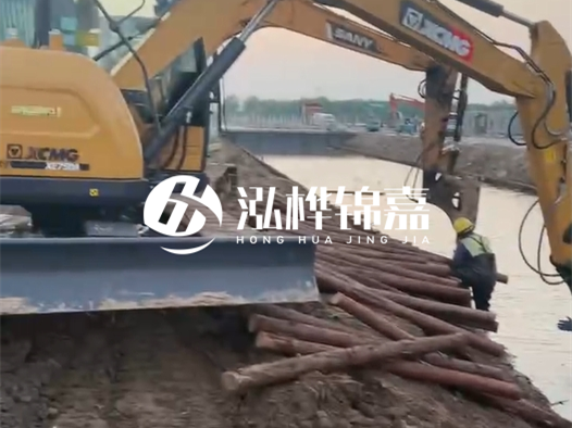 松木樁廠家泓樺錦嘉-4米和6米松木樁分別適合什么工程場景？